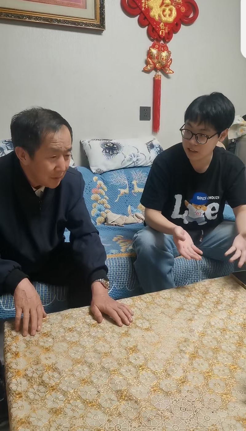 会长么文彭与著名美术教育家张有功先生探讨艺术美学